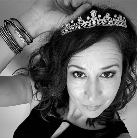 Meet your Posher, Sandie - Picture 1 of 1